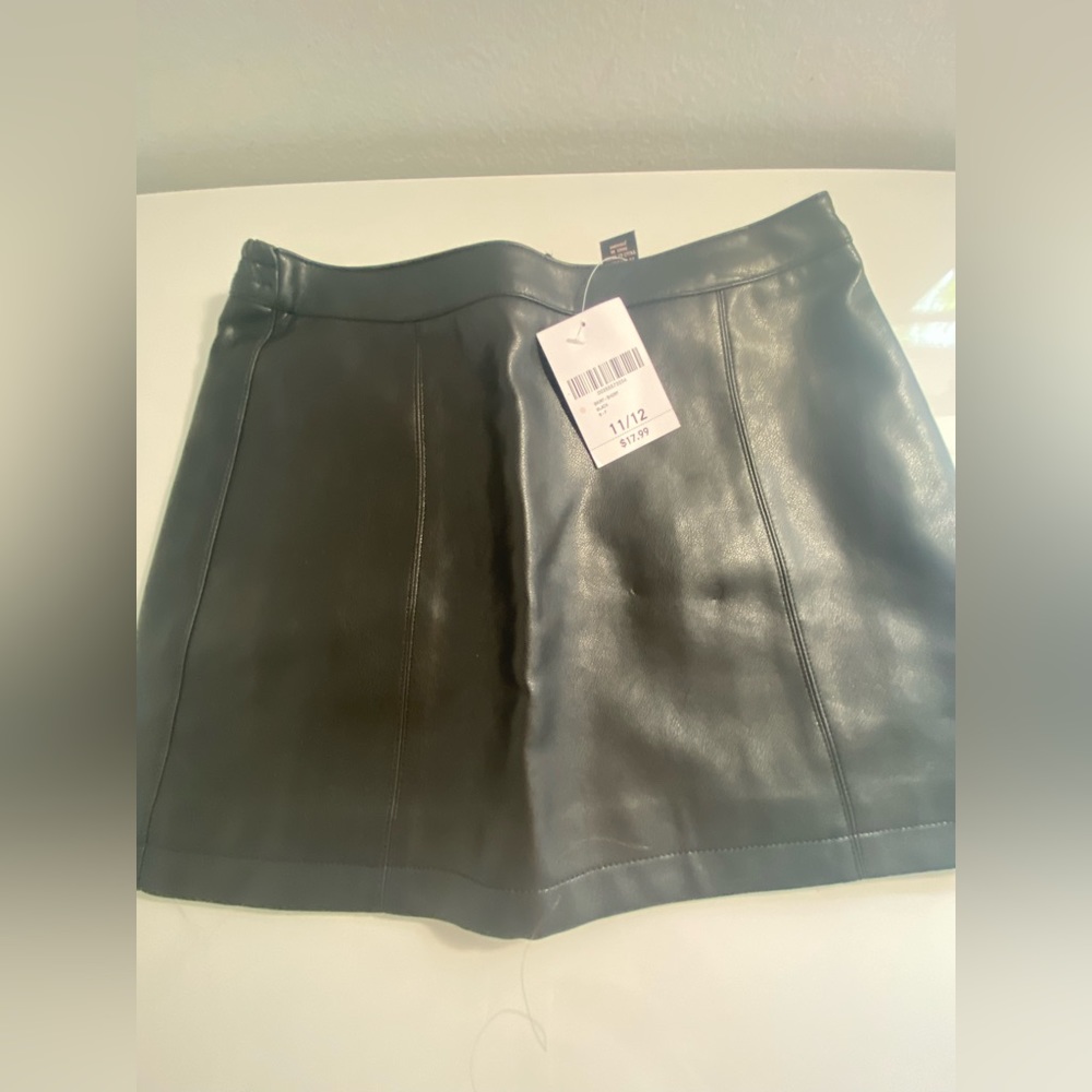 black skirt